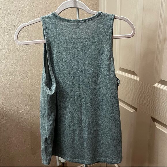 *Nike “Just Do It” Sleeveless Muscle Tank - Picture 10 of 10